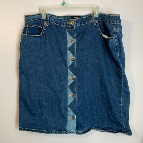 Ashley Stewart Denim Southwest Diamond Design Button Front Mini Skirt size 24 - Picture 1 of 12